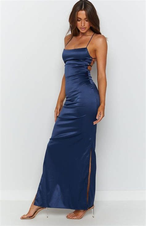 991de292e76f74f3c285b3f6d57958d5 | Navy silk dresses, Silk prom dress, Prom dresses blue