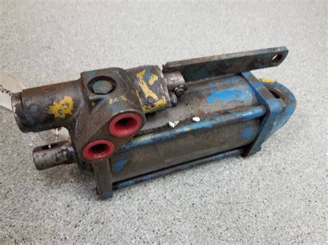 C5NN3N500D - Ford 4000 STEERING CYLINDER, Used