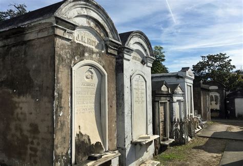 Lestats tomb at Lafayette Cemetery No. 1 ⋆ Travel Secrets by V