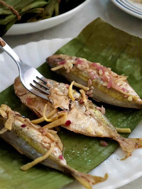 Banana-wrapped Salay-salay Fish - Kawaling Pinoy