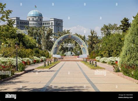 Rudaki Statue, Dushanbe Stock Photo - Alamy