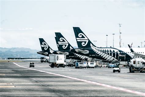 Air New Zealand Flight Attendant Slips in and Out of Consciousness ...