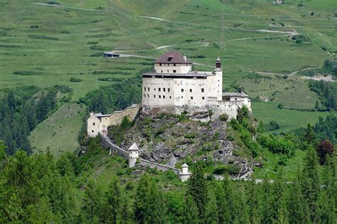 Tarasp Castle - Wikipedia Tyrol, Map Of Switzerland, Fief, Round Tower, Tourist Office, Château ...