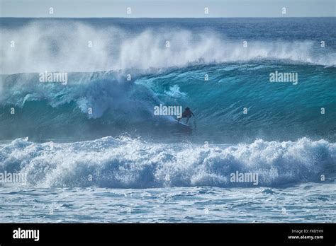 Haleiwa oahu surfing hi-res stock photography and images - Alamy