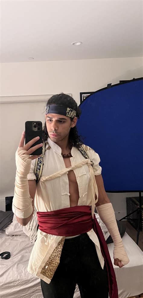 Still a little work to do but loving my Fire God Liu Kang cosplay for NYCC! : r/MortalKombat