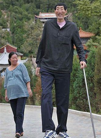 DAILY PICS: Tallest People Ever In History