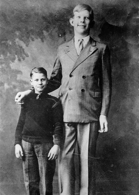 Robert Wadlow: The tallest man in history seen through stunning ...