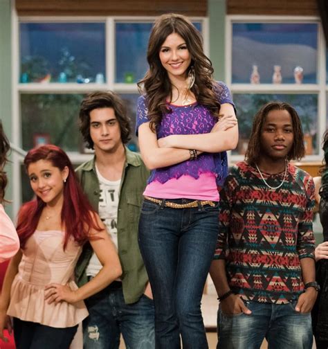 The "Victorious" Cast Had a 10-Year Reunion on Zoom | Victorious, Victoria justice, Ariana ...