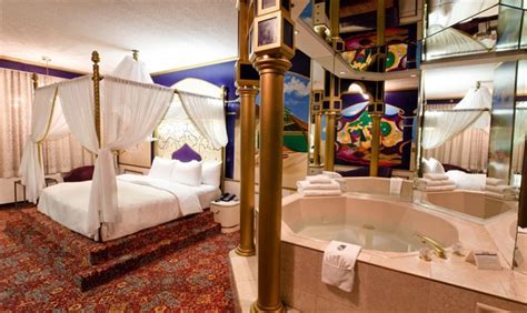 Fantasyland Hotel - Fantasy-Themed Rooms - Top Dreamer