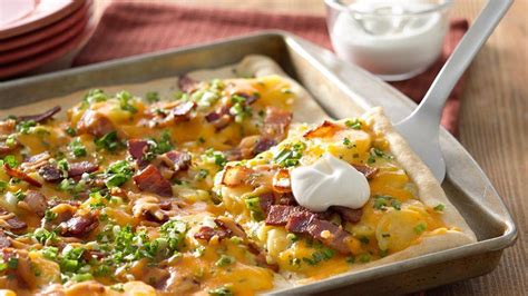 Loaded Potatoes Au Gratin Pizza recipe from Betty Crocker