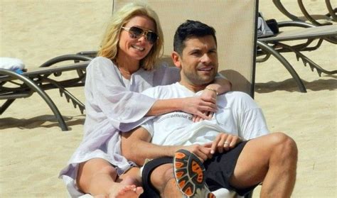 Celebrity Couple Kelly Ripa & Mark Consuelos Celebrate 21st Wedding ...