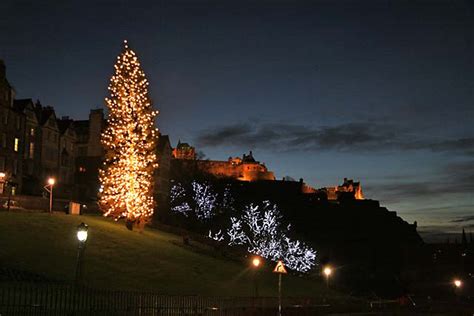 Edinburgh, Christmas 2005 - Looking towards the Christmas Tree on the ...