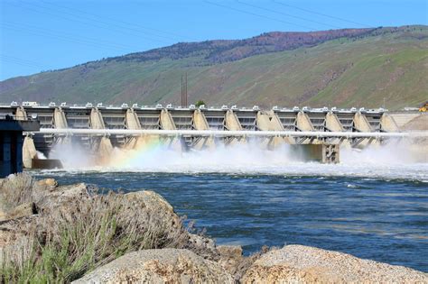 Chelan PUD and Puget Sound Energy sign hydropower supply contract