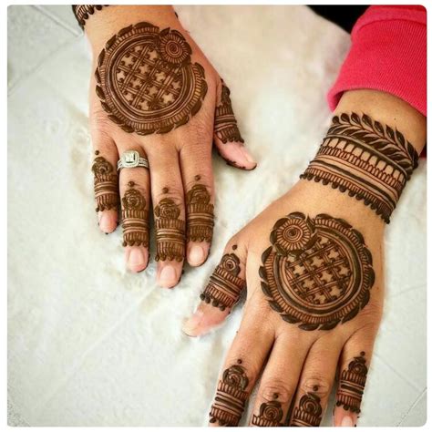 Latest Round Tikki Mehndi Designs For Beautiful Hands