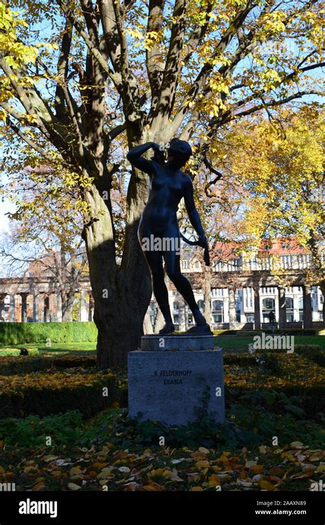 Berlin, Germany: statue in Tiergarten berlin Stock Photo - Alamy