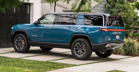 This Is How Much A Fully Loaded Rivian R1S SUV Will Cost