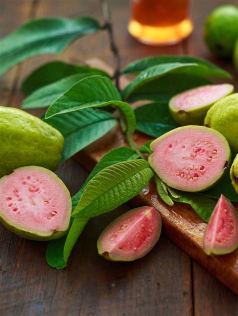 7 Health Benefits of Pink Guava