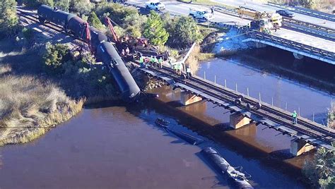 CSX derailment shuts part of North Main Street