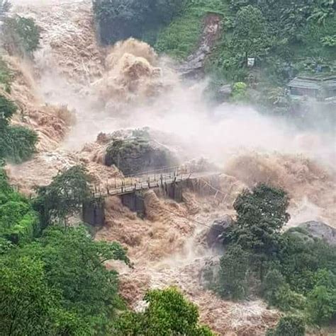 324 killed, 2 lakh in relief camps in Kerala as flood crisis worsens - Rediff.com India News