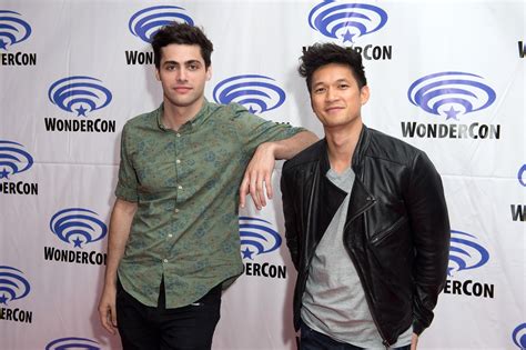 Shadowhunters at WonderCon: Matthew Daddario & Harry Shum Jr. Talk "Malec" | KSiteTV