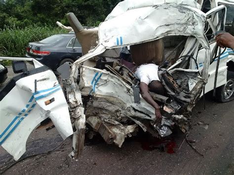 Graphic pics from the horrific accident on Lagos-Ibadan expressway | Welcome to Linda Ikeji's Blog