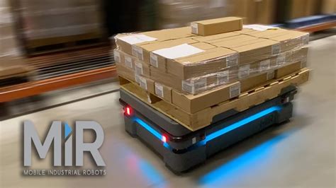 MiR500 Robot - Pallet Transportation Demonstration. - YouTube