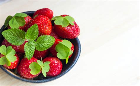 The surprising benefits of eating strawberry leaves I Lifestyle