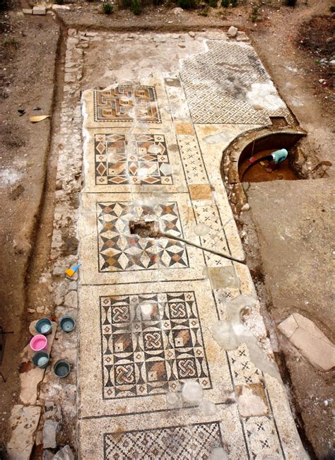 Work Begins to Unearth Roman Mosaic in Turkey - The New York Times