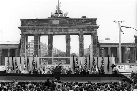 Mr. Gorbachev, tear down this wall! | NewsMuseum