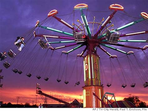 18 hurt in county fair carnival ride collapse