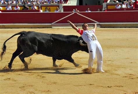 A Close Encounter at the Running of the Bulls | Backpacker Travel