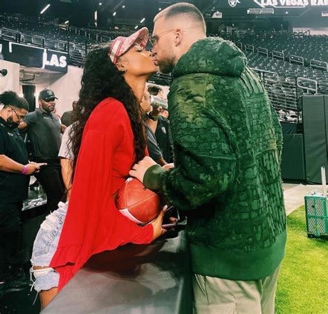 Travis Kelce, Kayla Nicole wrap up bye week with Eagles date