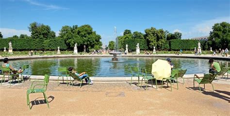 Premium Photo | Paris tuileries garden