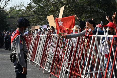 Myanmar protesters rally despite internet ban — photos