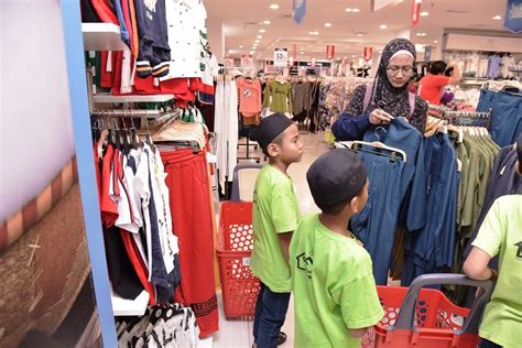 Bank Muamalat Raya Shopping Spree with Underprivileged Children - Bank Muamalat Malaysia Berhad