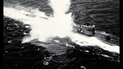 Rare Photos of the Sinking of German U-boat U-118 During WW2 (1943 ...