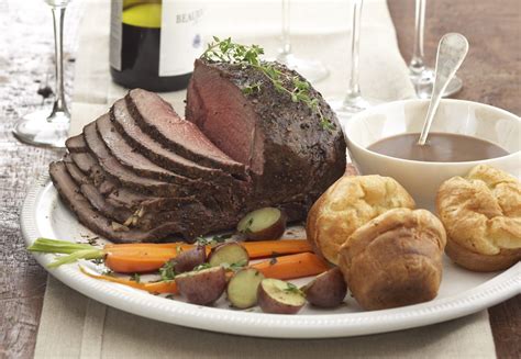 A Traditional British Christmas Dinner Menu | Roast beef dinner ...