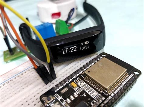 ESP32 Bluetooth Low Energy (BLE) – Connecting to Fitness Band to Trigger a Bulb | Band workout ...