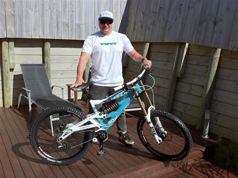 Vaughan's DH Racing Blog: New ride - Yeti Bicycles