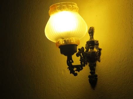Free Images : bokeh, sunlight, glow, lamp, yellow, light bulb, lightbulb, cool image, light ...