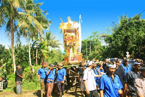 Parade Ngaben Ceremony - Unique Bali Cremation Tours - Bali Star Island