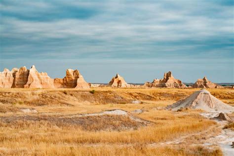 CASTLE TRAIL: Epic Hike in Badlands National Park (+ Photos)