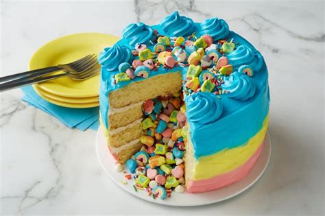 Lucky Charms™ Leprechaun Rainbow Layer Cake | Lucky Charms