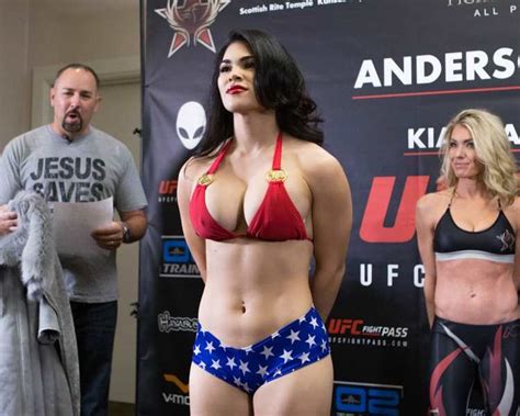 Wyglądająca jak "ring girl" Rachael Ostovich nową gwiazdą UFC? W debiucie wygrała w 1. rundzie ...