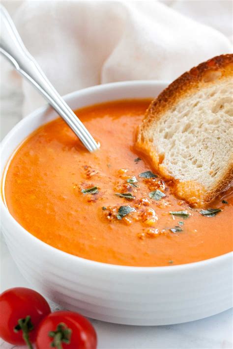 A creamy and healthy Roasted Tomato Soup that's loaded with fresh ...