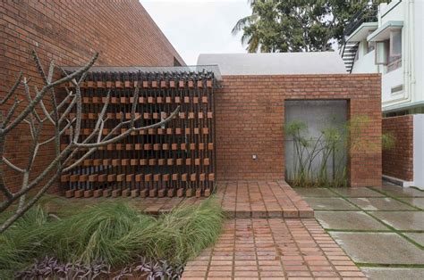 Brick House / Architecture Paradigm | ArchDaily