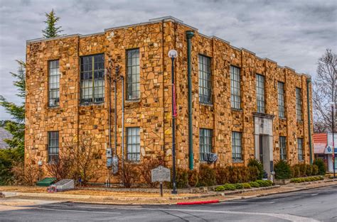 Van Buren County Courthouse - Clinton, Arkansas - Built 1934 -Frank Earhart [5984x3952] : r ...