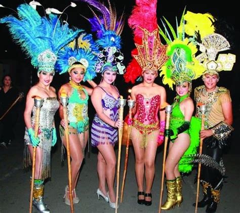 Aruba’s Carnival Season 2014 has started with the Torch Parade | VisitAruba News