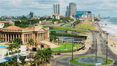 View to the seaside road in-downtown Colombo, Sri Lanka. | Destinations.lk