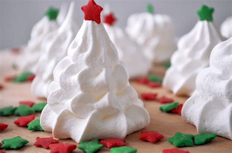 Fashion Gourmet: Christmas baking week - Meringue trees and snowmen